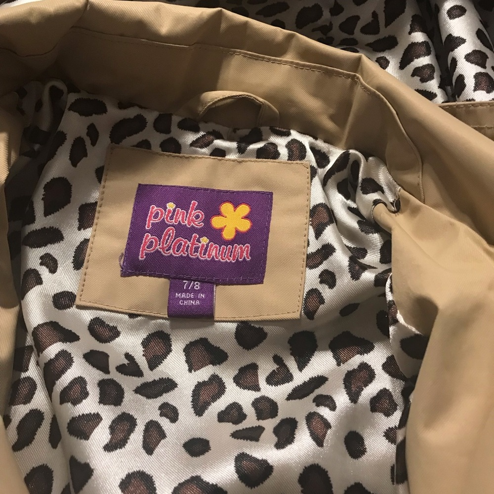Cute Rain coat. Girls size 7,8.kids.